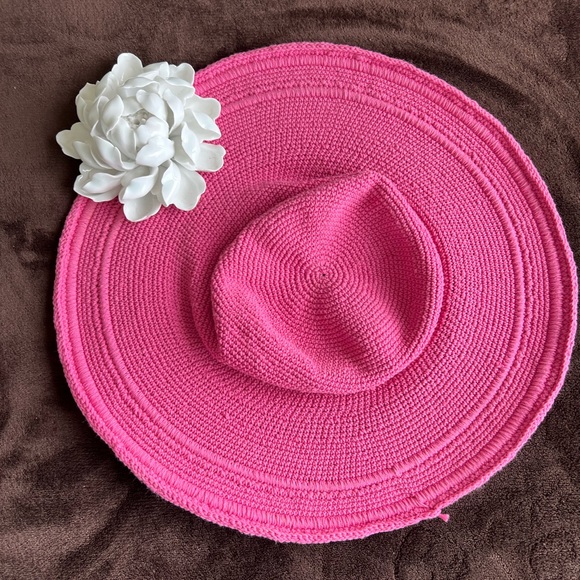 San Diego Hat Crocheted in Hot Pink - Picture 1 of 5